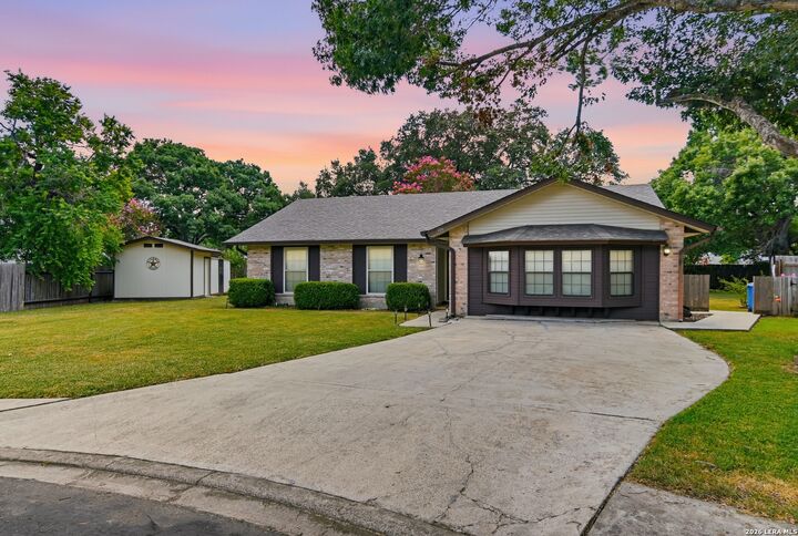Property Photo:  306 Southwick Cir  TX 78155 