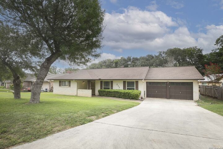 Property Photo: 211 Forrest Trl TX 78148
