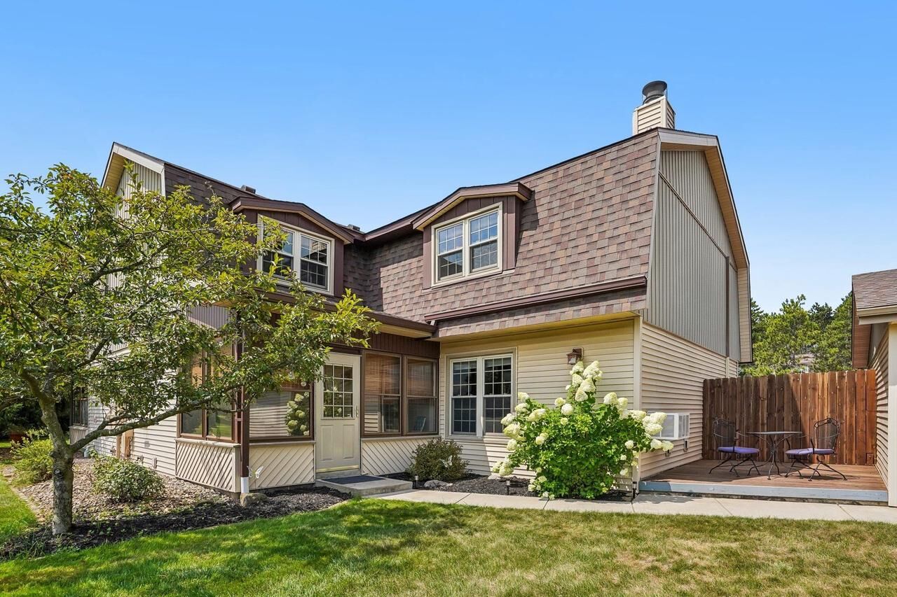 Property Photo: 111 Saddle Ridge WI 53901