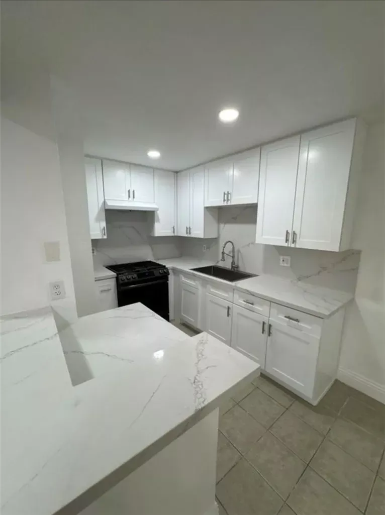 Property Photo: 1101 W Macarthur 301 CA 92707