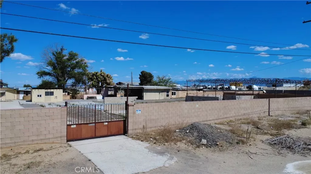 Property Photo: 42336 5th Street East CA 93535
