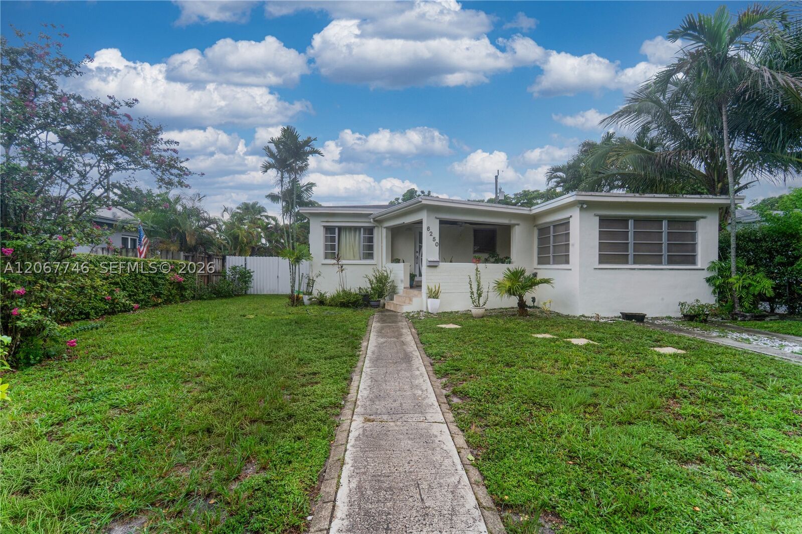 Property Photo: 6250 NW 41st St FL 33166