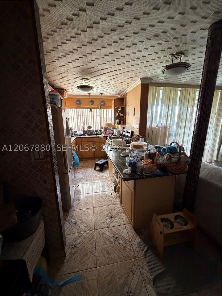 Property Photo: 952 NE 199th St 2N FL 33179