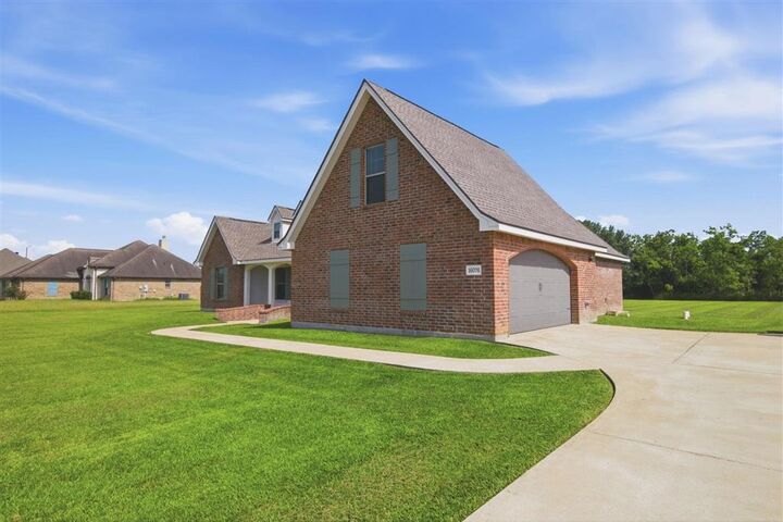 Property Photo: 16076 Fleur De Lis Drive LA 70647