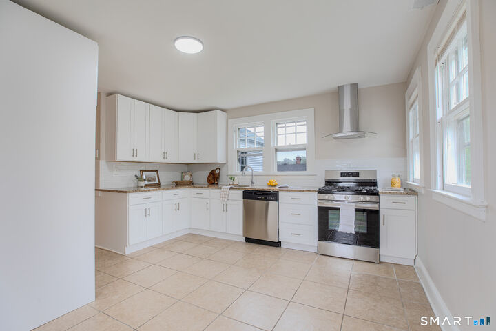 Property Photo:  219 Jordan Lane  CT 06109 
