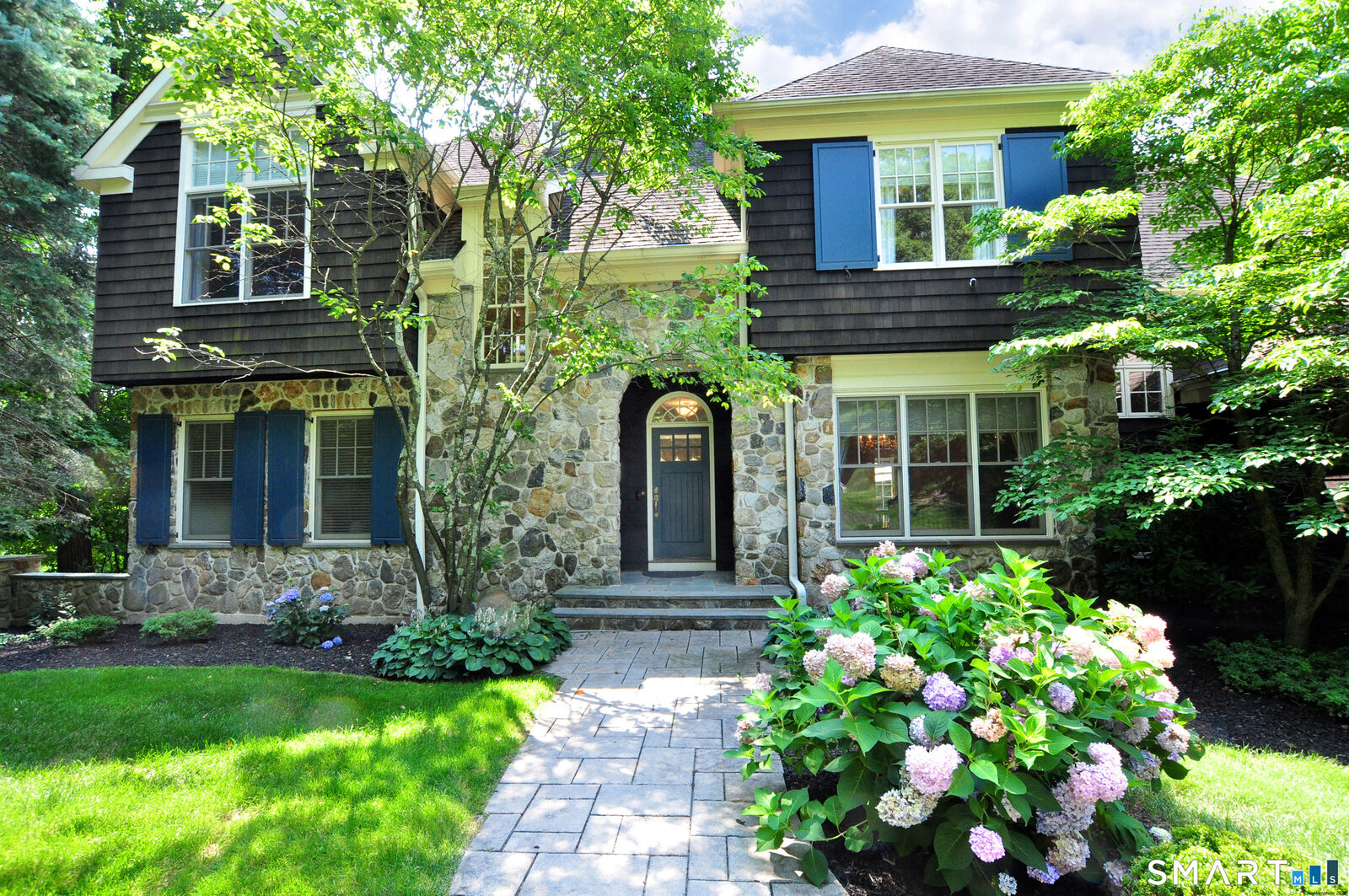 Property Photo: 6 Larkins Way CT 06032