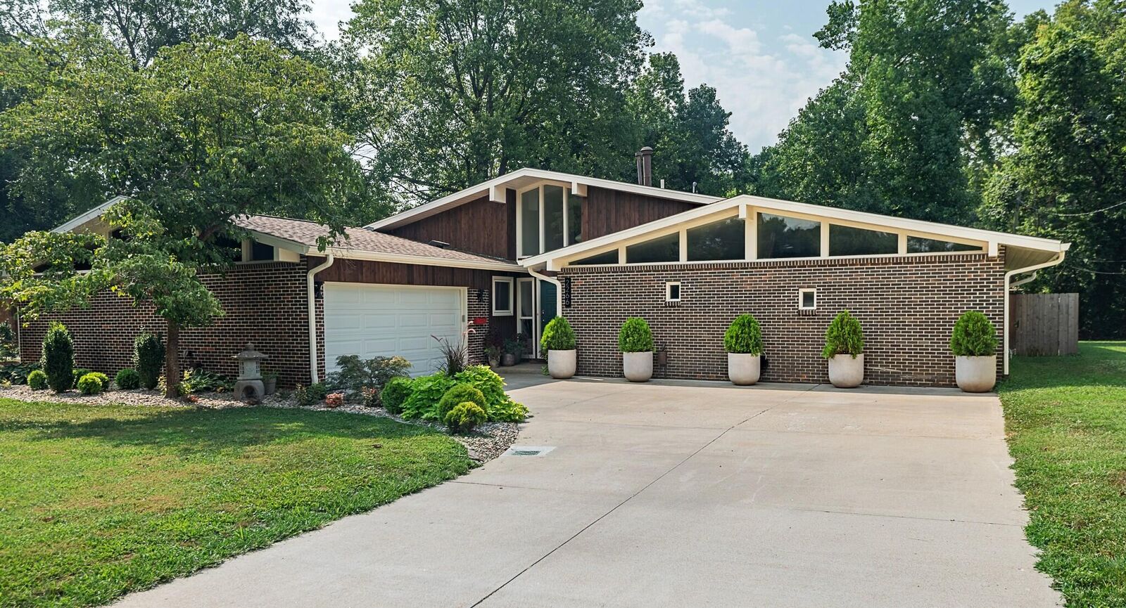 Property Photo: 2266 E Sunset Street MO 65804