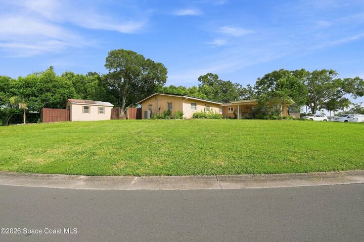 Property Photo: 1419 Brook Drive FL 32780
