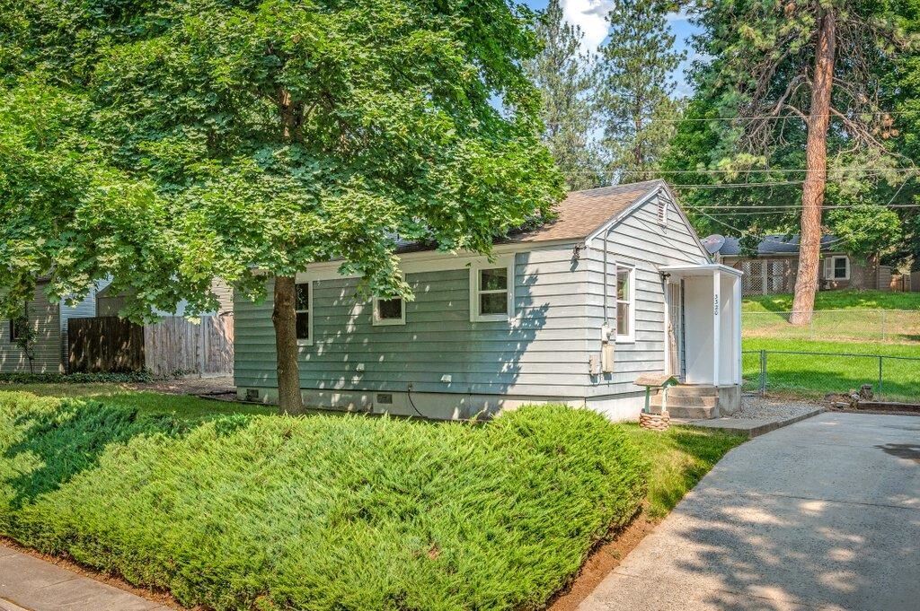Property Photo: 3320 W Woodland Blvd WA 99224