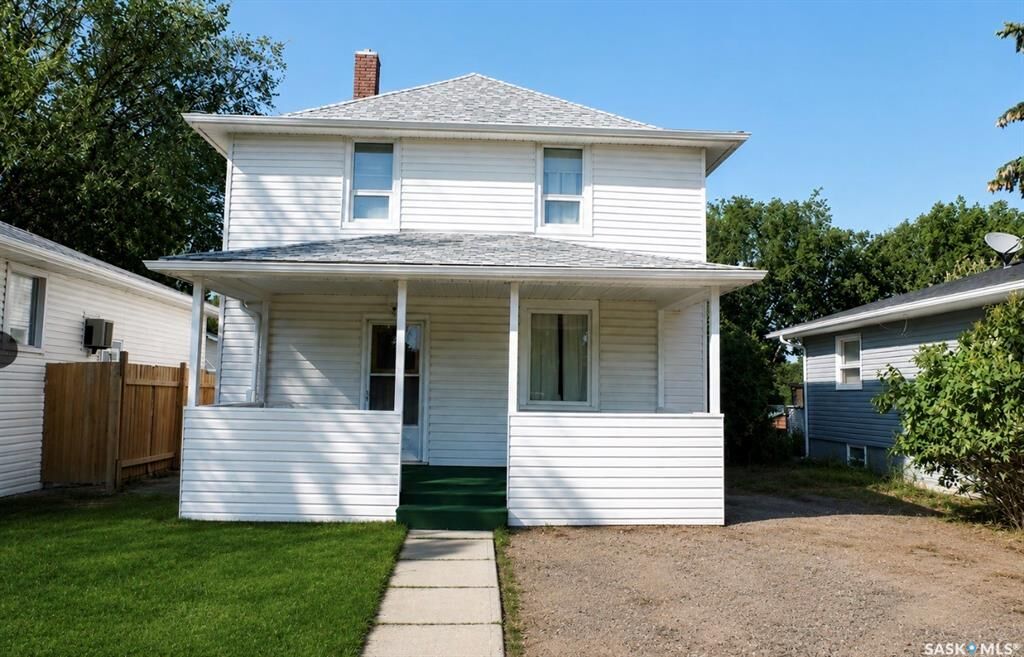 Property Photo:  311 7th Avenue E  SK S0H 0B0 