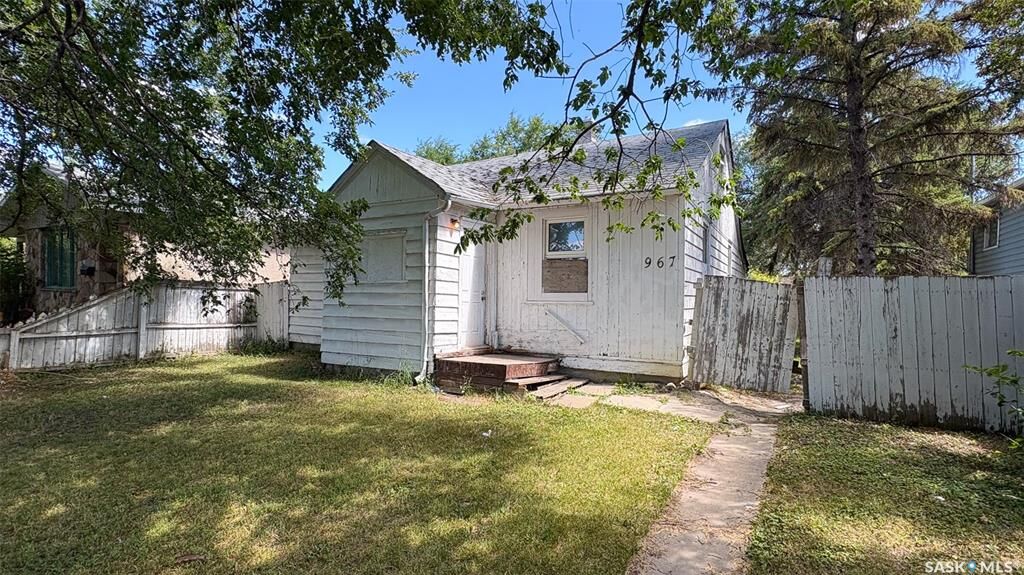 Property Photo:  967 Rae Street  SK S4T 2B5 