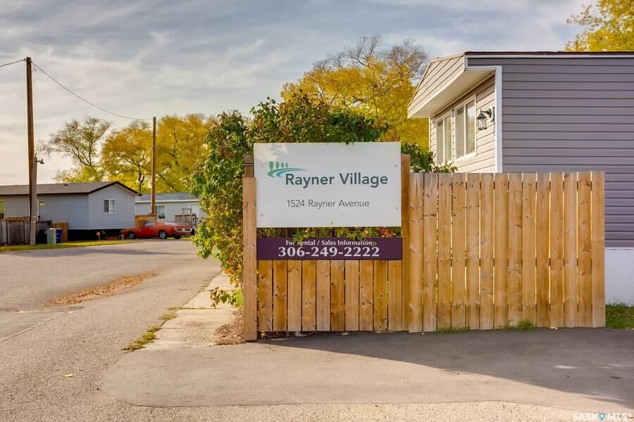 Property Photo:  1524 Rayner Avenue  SK S7N 1Y1 