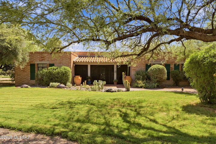 Property Photo: 20 Avenida De Otero AZ 85646