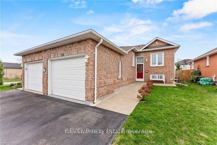 11 Jackson Court W — photo 1
