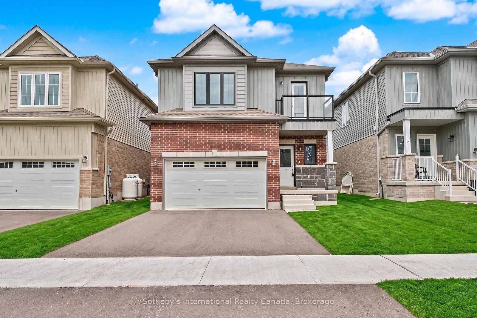 Property Photo: 12 Hillcroft Way ON K0M 1A0