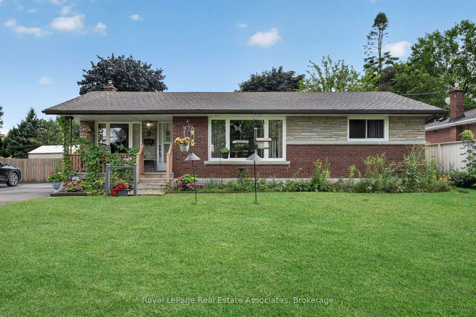 Property Photo: 3 Northwood Drive ON L2M 4J4