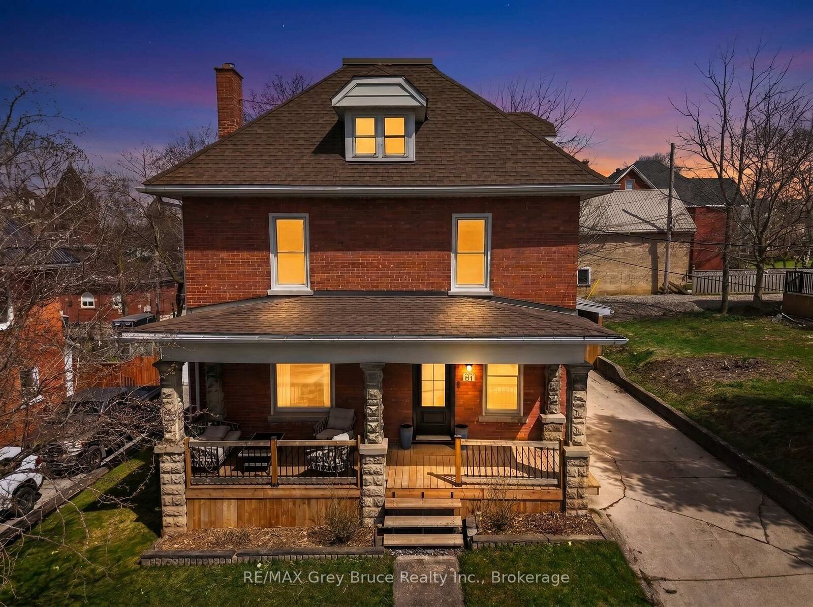 Property Photo:  131 2nd SW Avenue S  ON N0G 1L0 