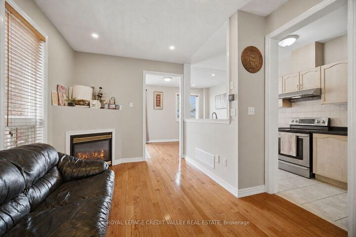 Property Photo: 7443 Russian Olive Close ON L5N 8N7