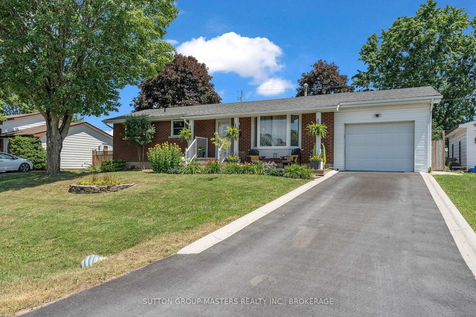 Property Photo:  11 Chesterfield Drive  ON K7N 1M3 