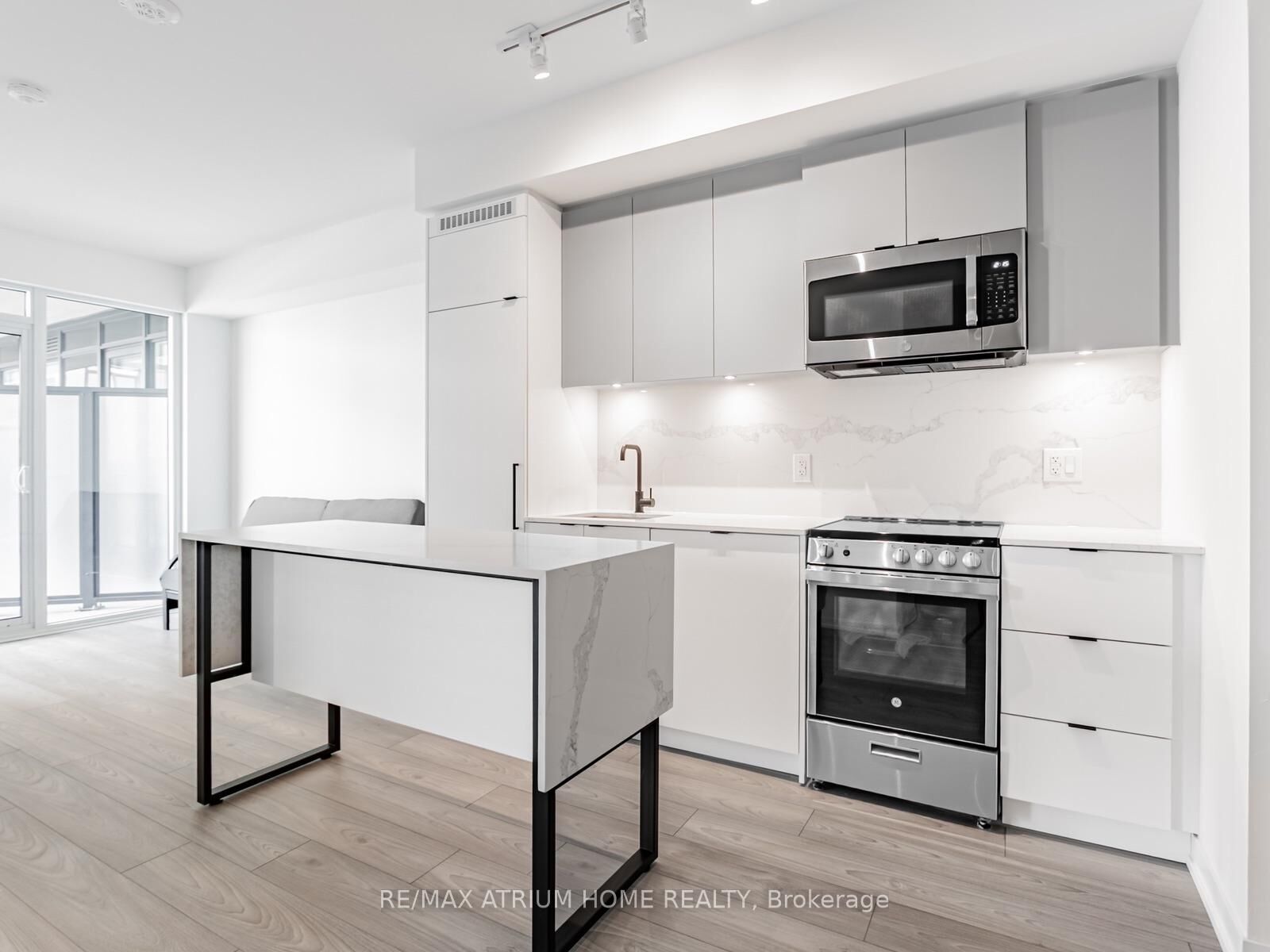Property Photo:  285 Dufferin Street 827  ON M6K 0J2 