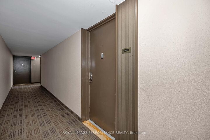 Property Photo: 20 Chesterton Drive 920 ON K2E 6Z7