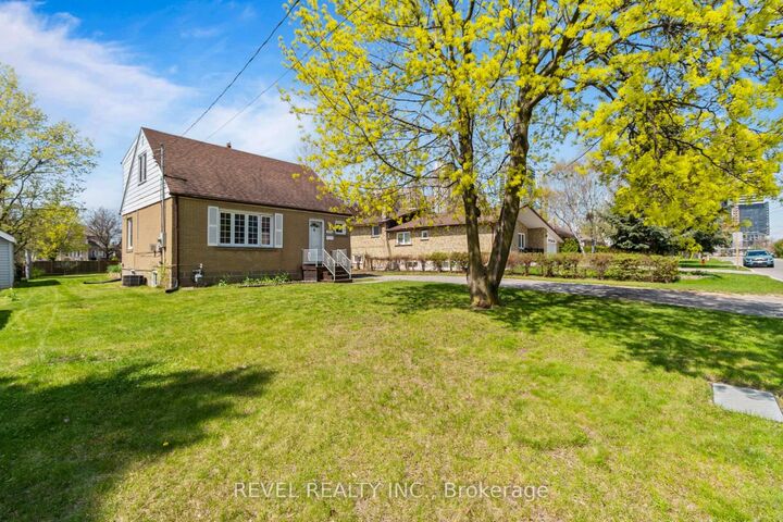 Property Photo: 3524 Joan Drive ON L5B 1T8