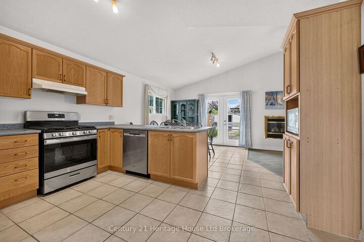 Property Photo:  26 Peach Street  ON N4G 5N6 
