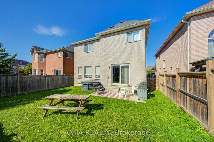 Property Photo: 102 Westminster Circle ON L4M 0A6