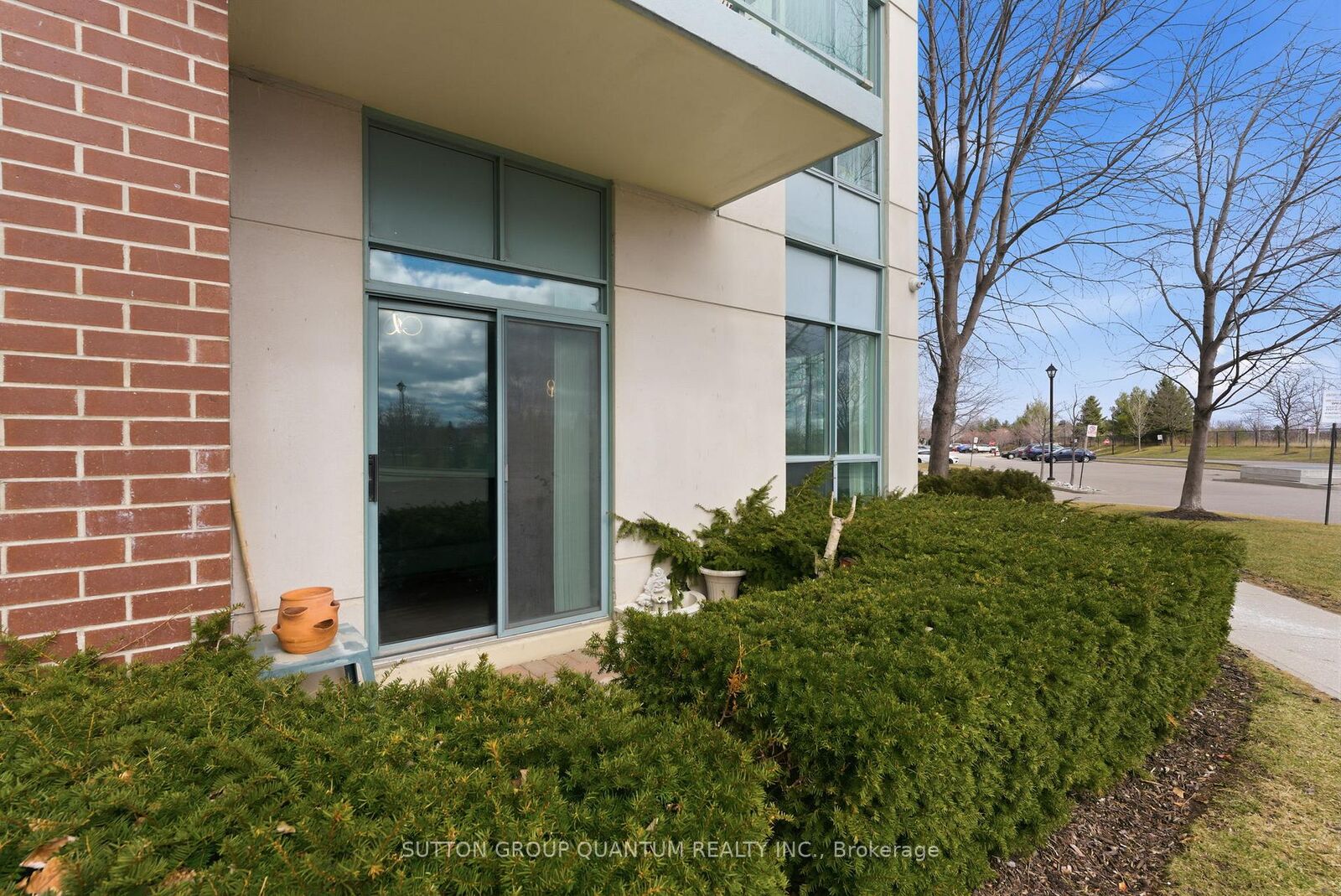 Property Photo: 4889 Kimbermount Avenue 104 ON L5M 7R9