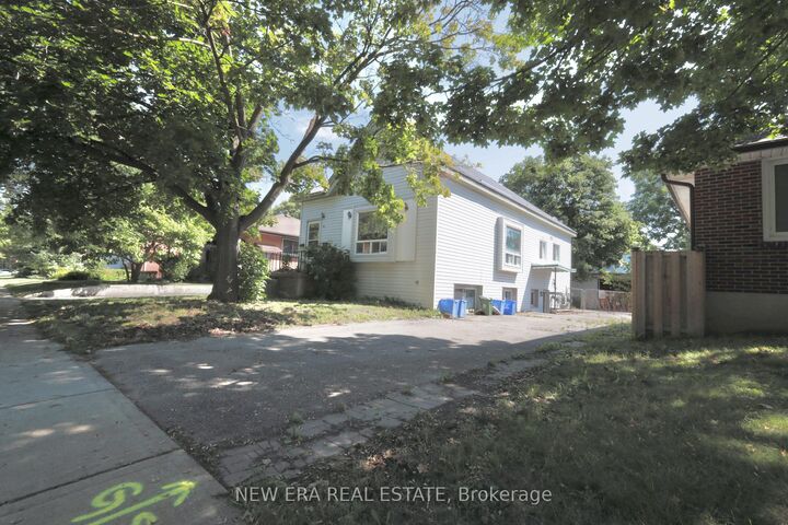Property Photo:  116 Chesterfield Avenue  ON N5Z 3N2 