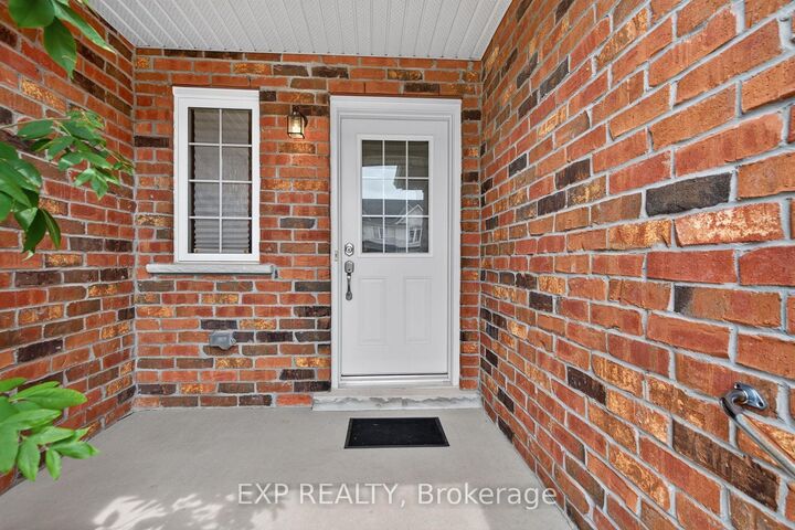 Property Photo: 930 Silverfox Crescent ON N6G 5B6