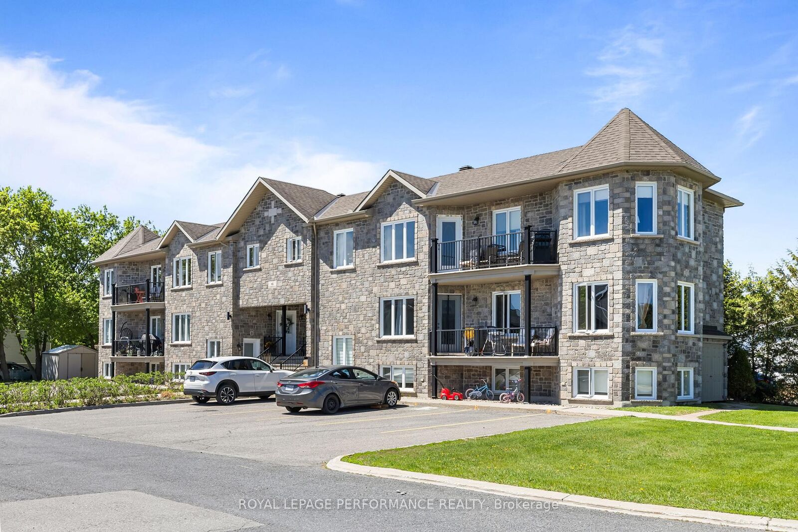 Property Photo: 46 Cambridge Street 6 ON K0A 2M0
