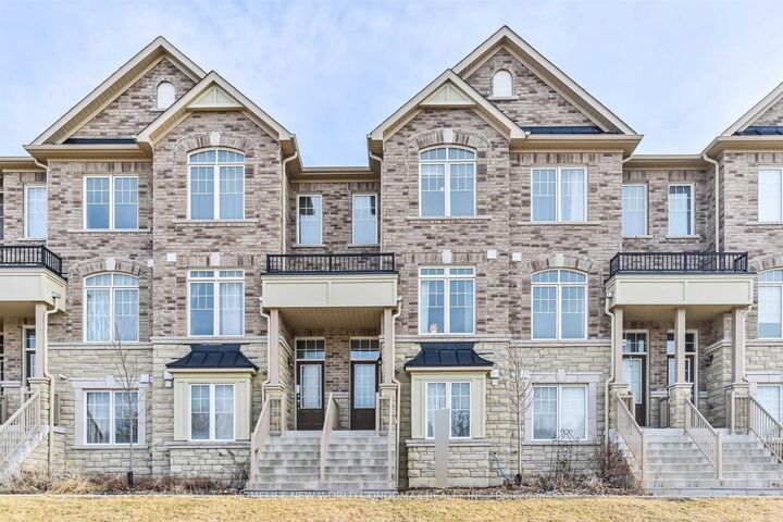 101 Dundas Way — photo 1