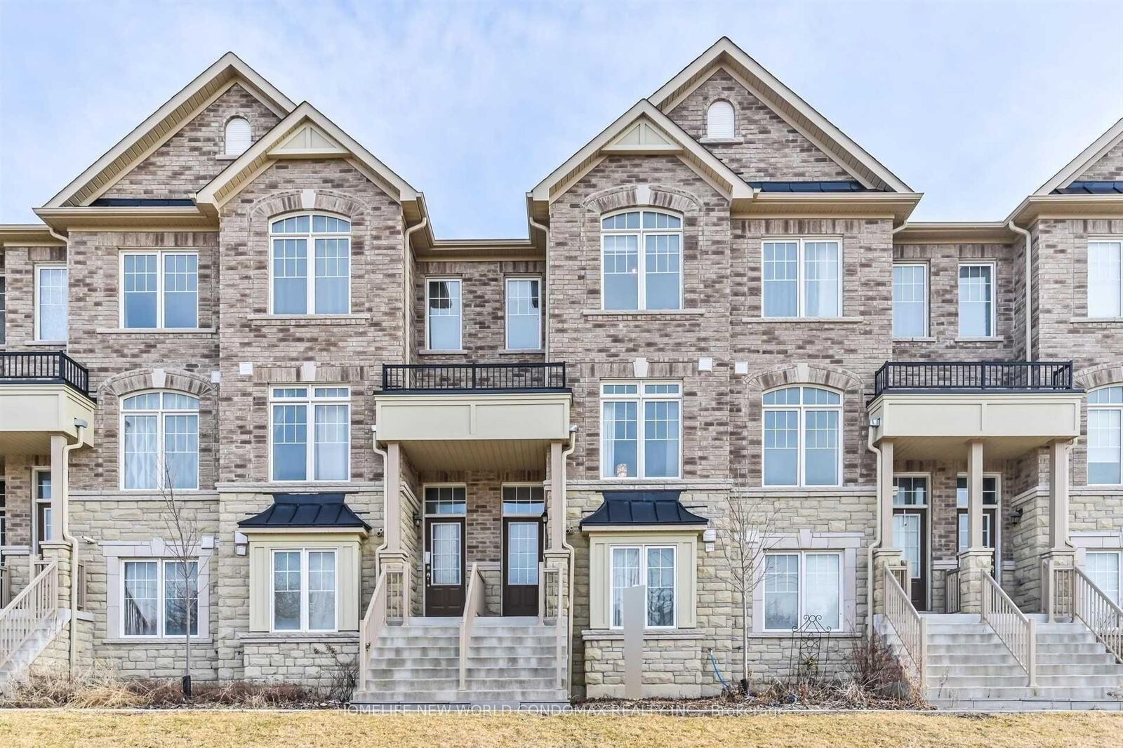 Property Photo: 101 Dundas Way ON L6E 0R7