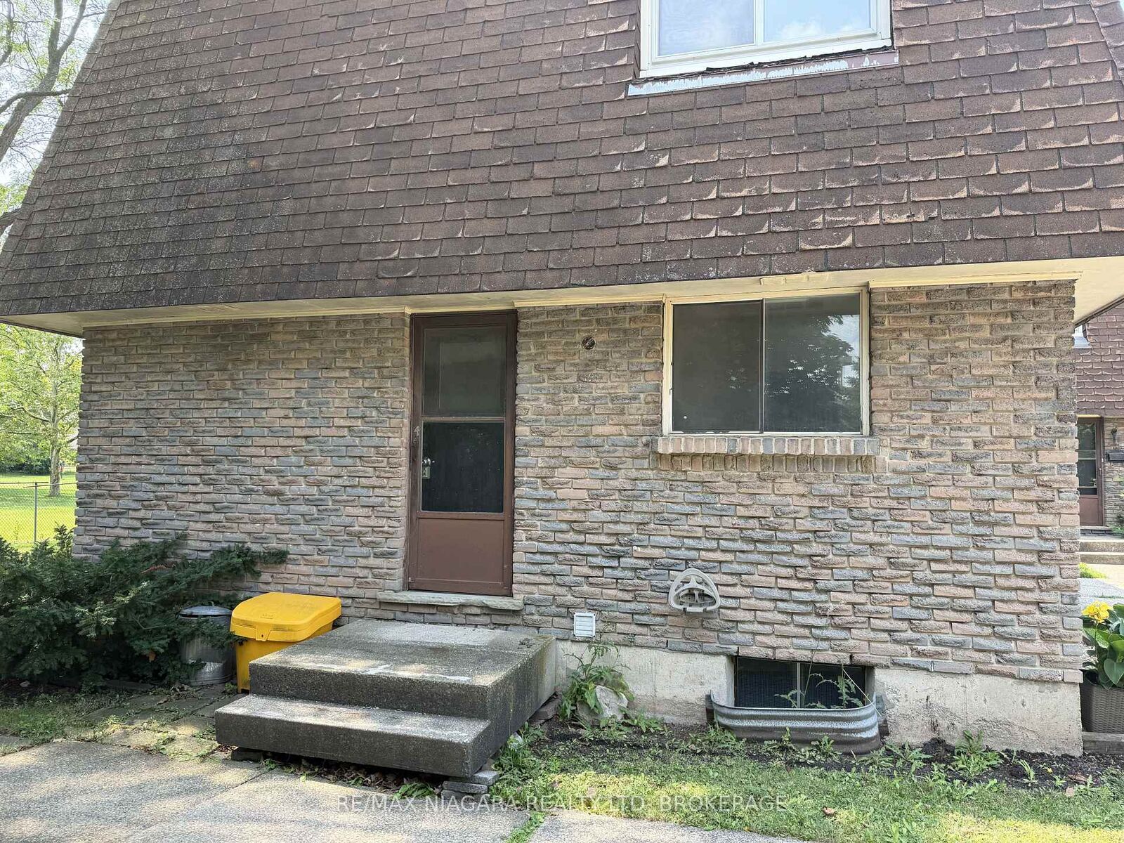 Property Photo:  21 Woodlawn Road 4  ON L3C 5Y7 