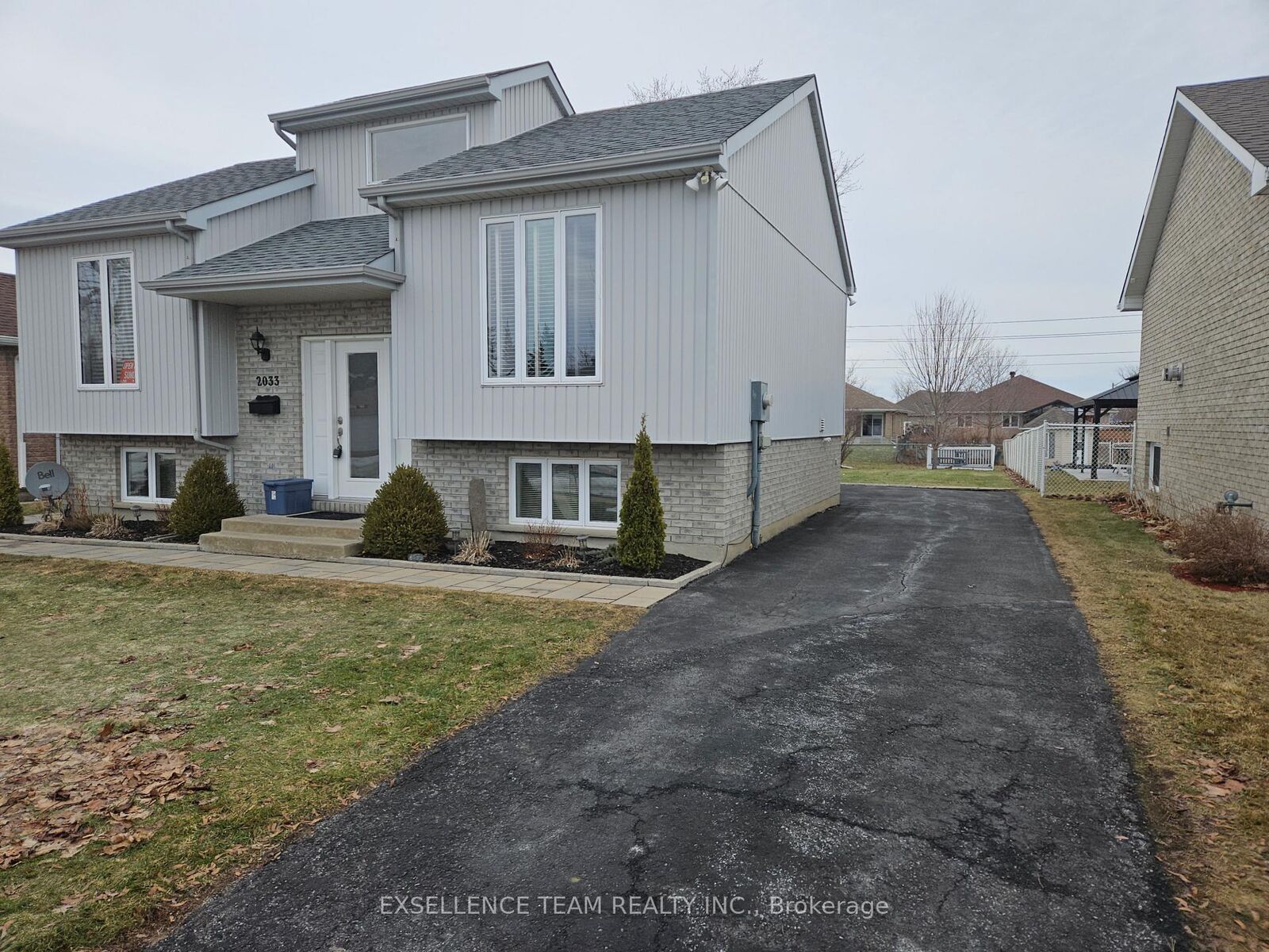 Property Photo:  2033 Concorde Street  ON K6H 6M3 