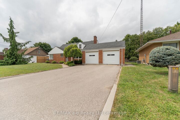 Property Photo:  81 Vienna Road  ON N4G 3C9 