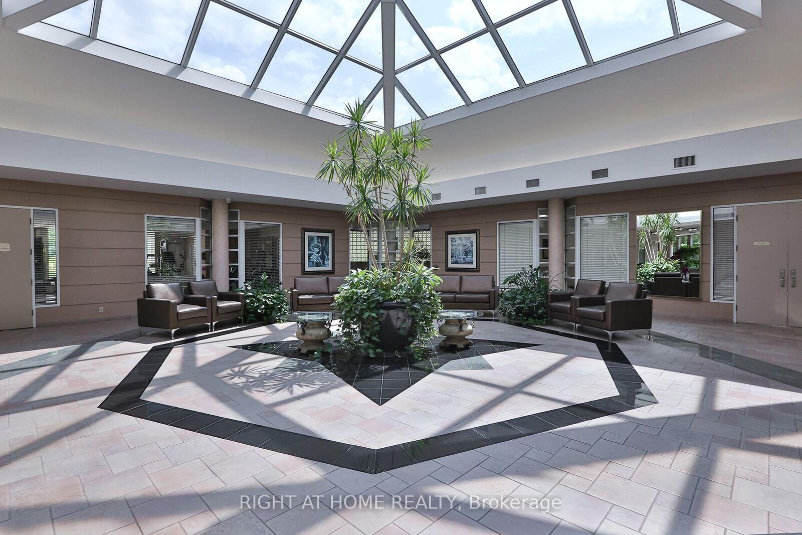 Property Photo: 7 Concorde Place 2212 ON M3C 3N4