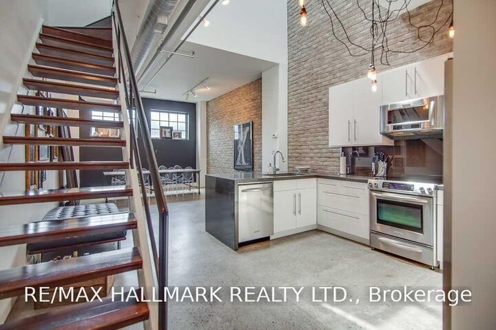 Property Photo: 6 Bartlett Avenue 7 ON M6H 3E8