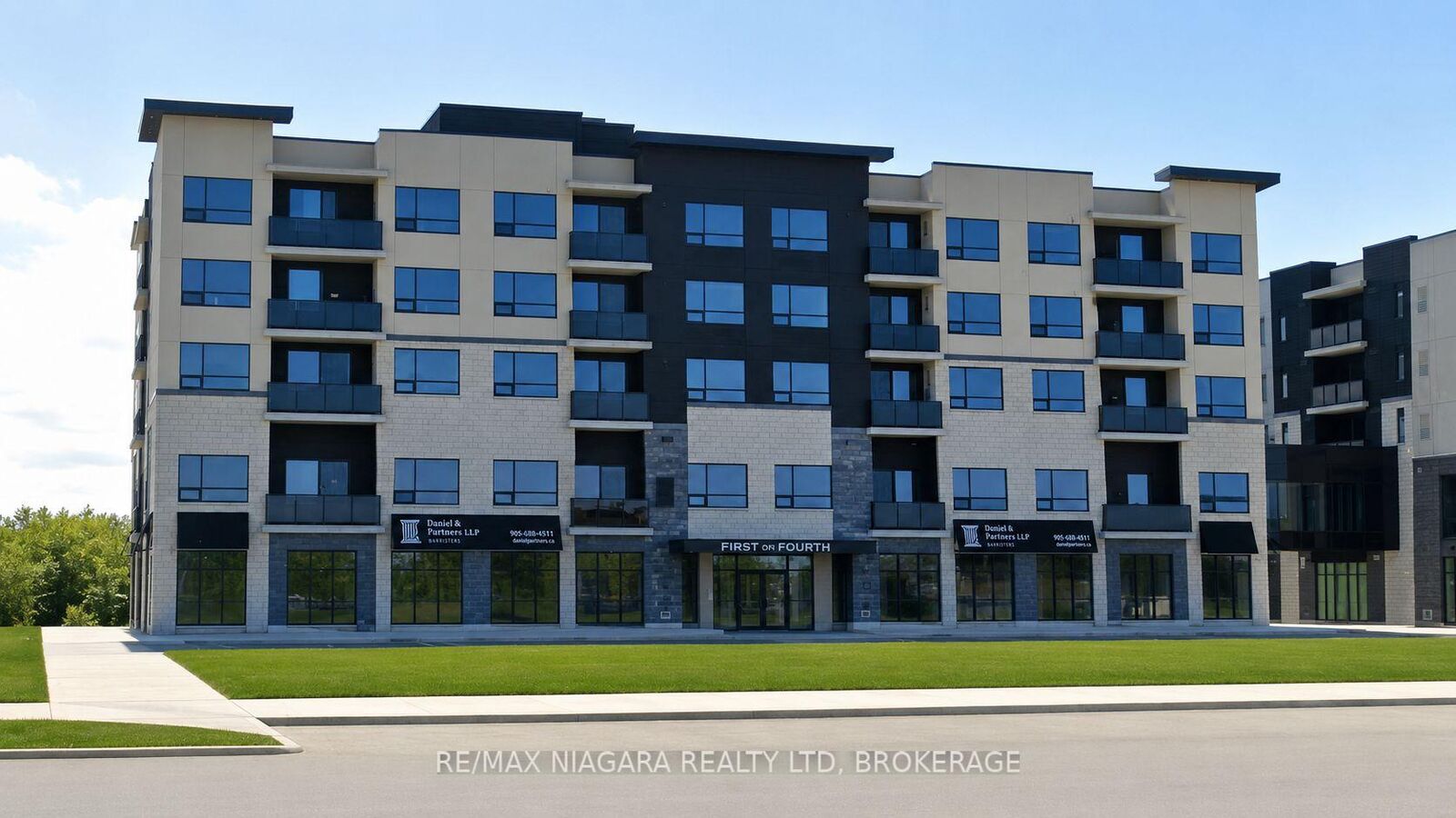 Property Photo: 300 Fourth Avenue 404 ON L2R 6P9