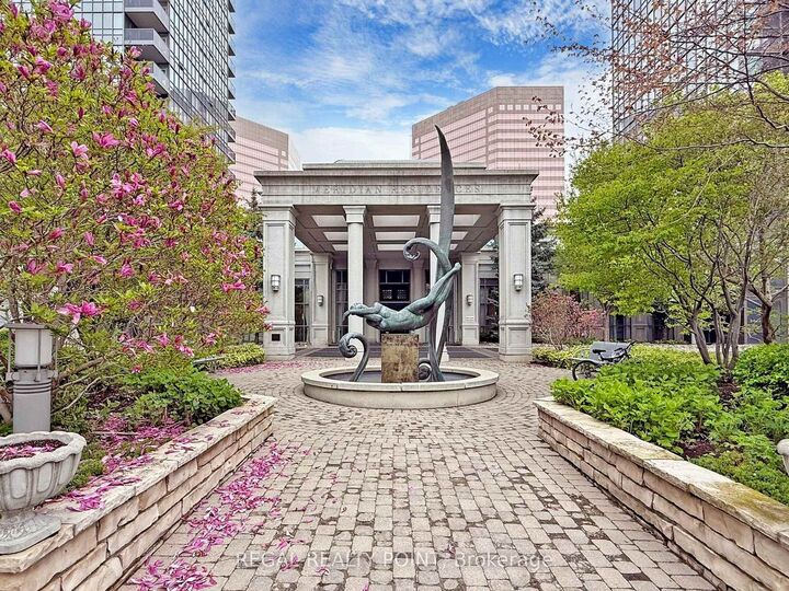 Property Photo: 25 Greenview Avenue 2118 ON M2M 1R2