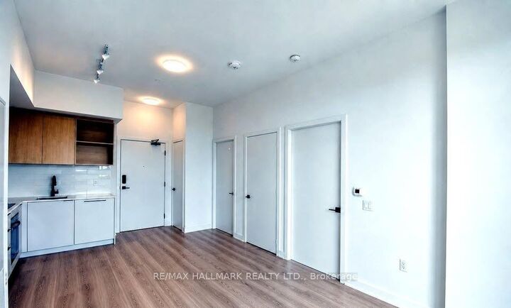 Property Photo:  1185 Dupont Street 322  ON M6H 0G5 