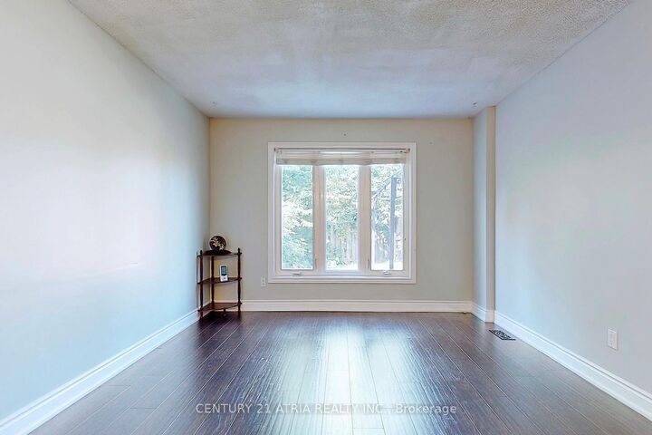 Property Photo:  92 Jaffray Road Upper  ON L3S 1G9 
