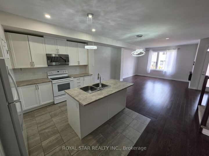 Property Photo: 320 Grackle Street ON K1X 0G6