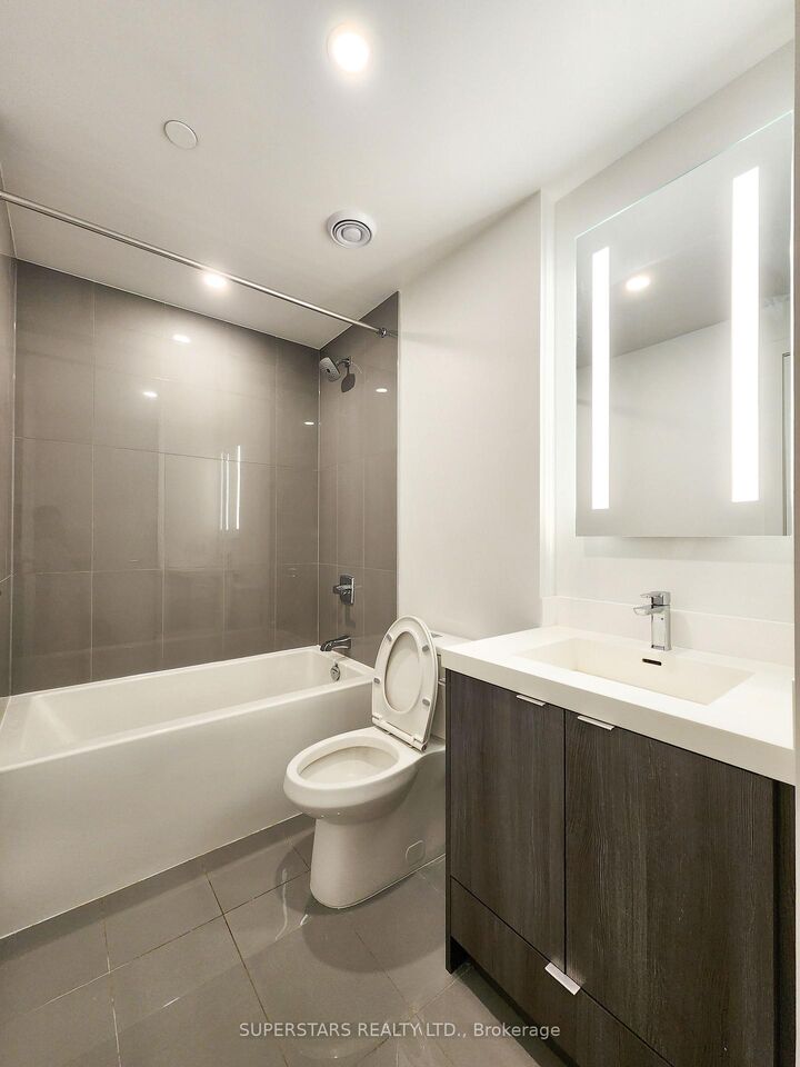 Property Photo: 20 Inn On The Park Drive 645 ON M3C 0P7