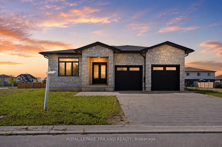 4 Titan Court — photo 1