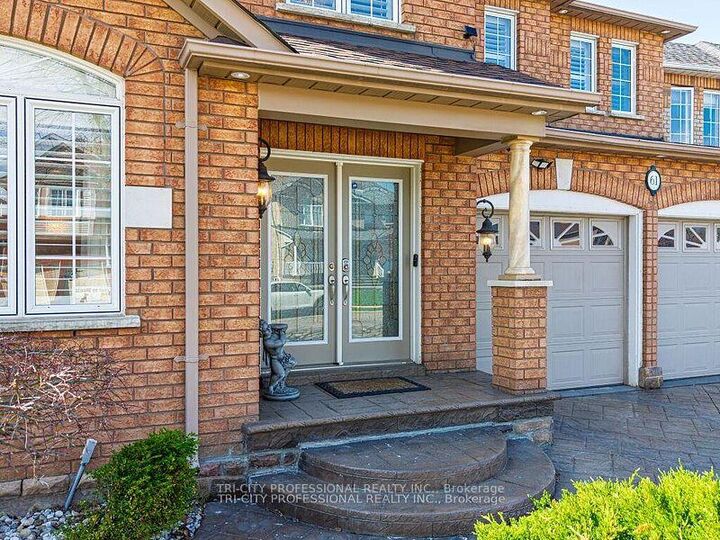 Property Photo: 61 Woodvalley Drive ON L7A 1Z3