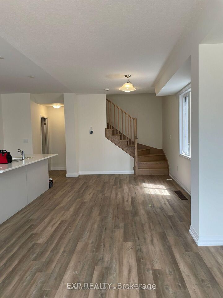 Property Photo: 5 Kensington Road ON N3W 0J9