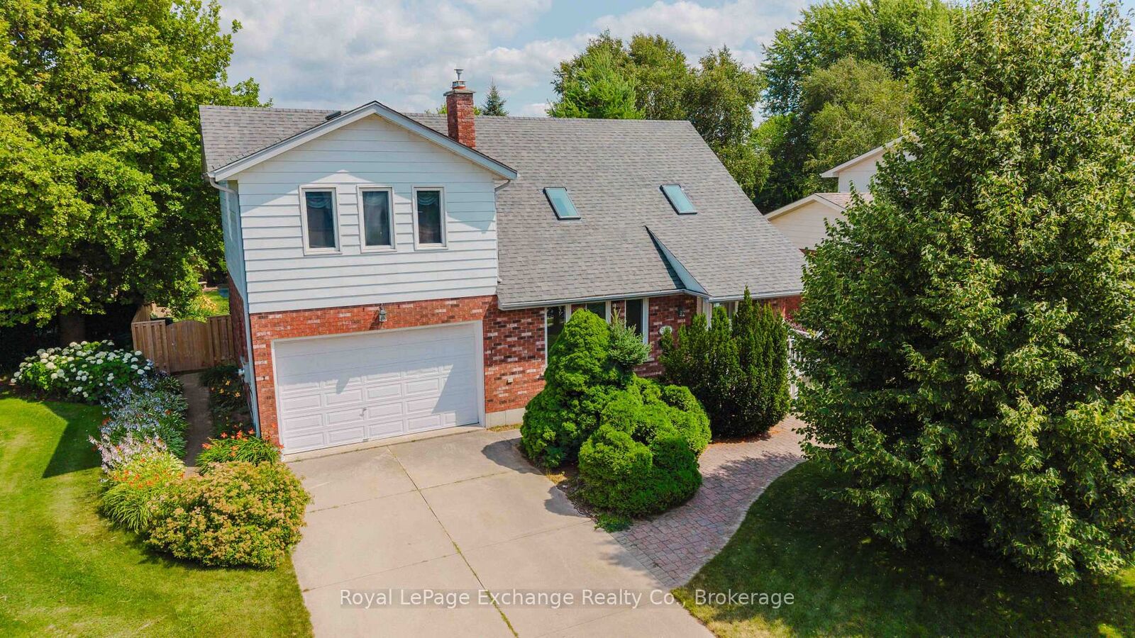 Property Photo: 953 Parkwood Drive ON N0H 2C2