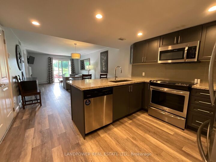Property Photo: 80 Horseshoe Boulevard 403 ON L4M 4Y8